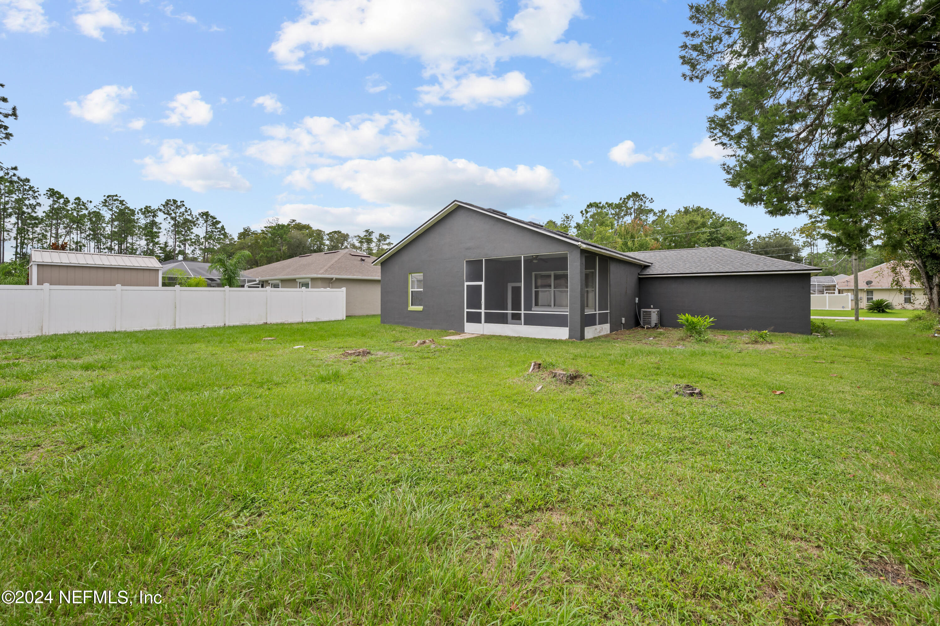 26 Zonal Geranium Trail Palm Coast, FL 32164 - Photo 30 of 35 a front view of a house with garden