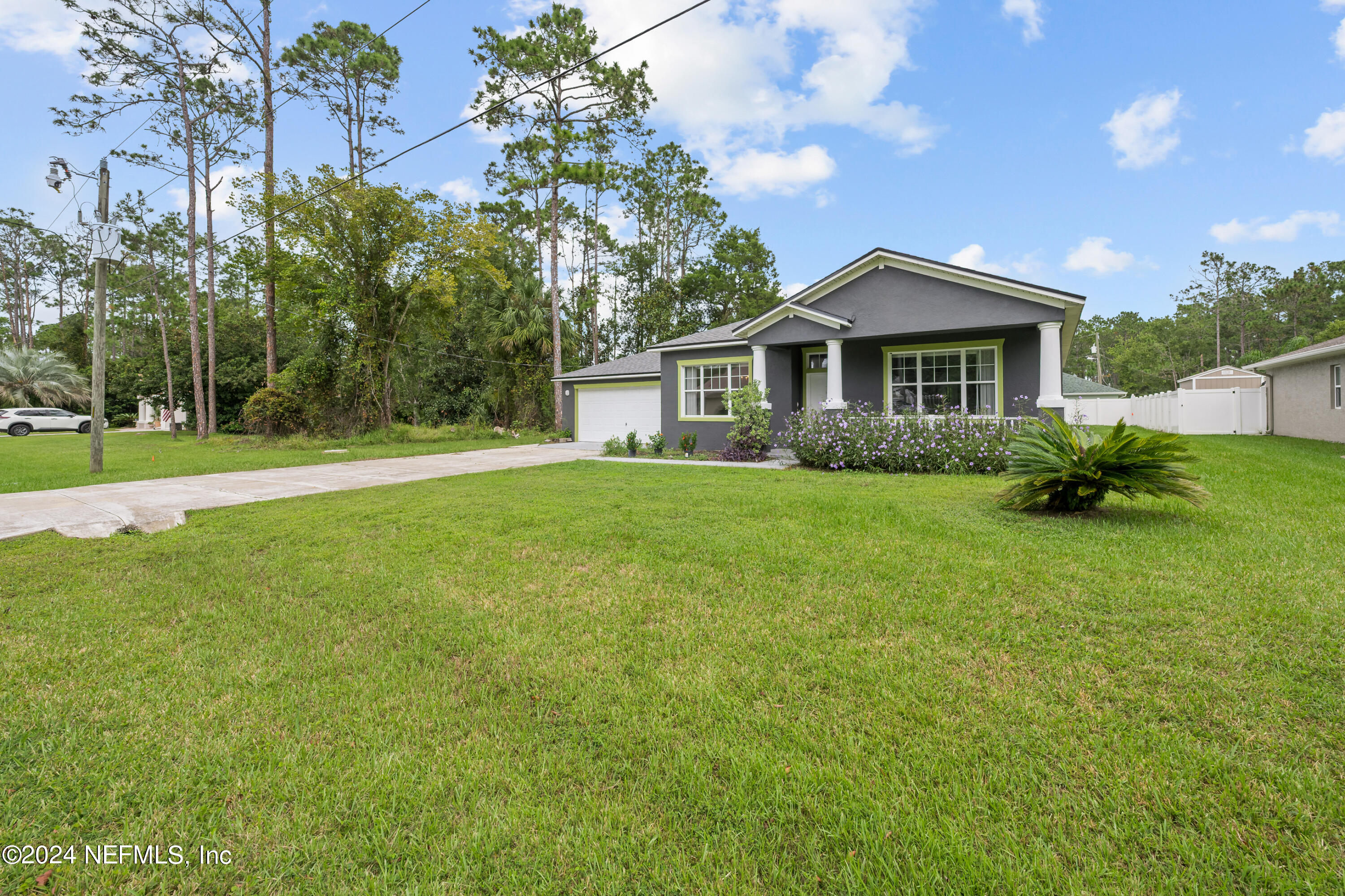 26 Zonal Geranium Trail Palm Coast, FL 32164 - Photo 33 of 35 a front view of a house with garden