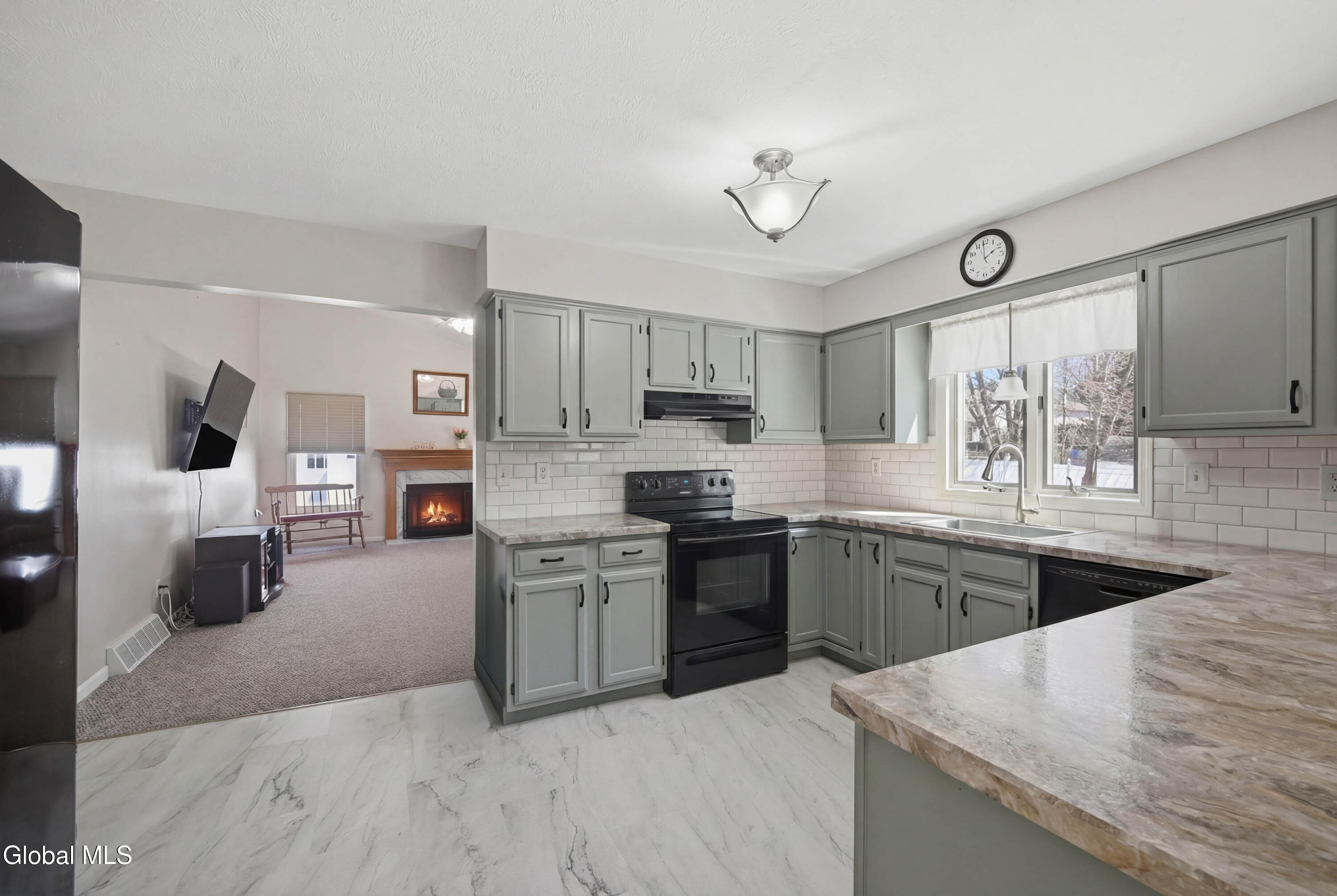 24 Squire Road Colonie, NY 12304 - Photo 13 of 45 13