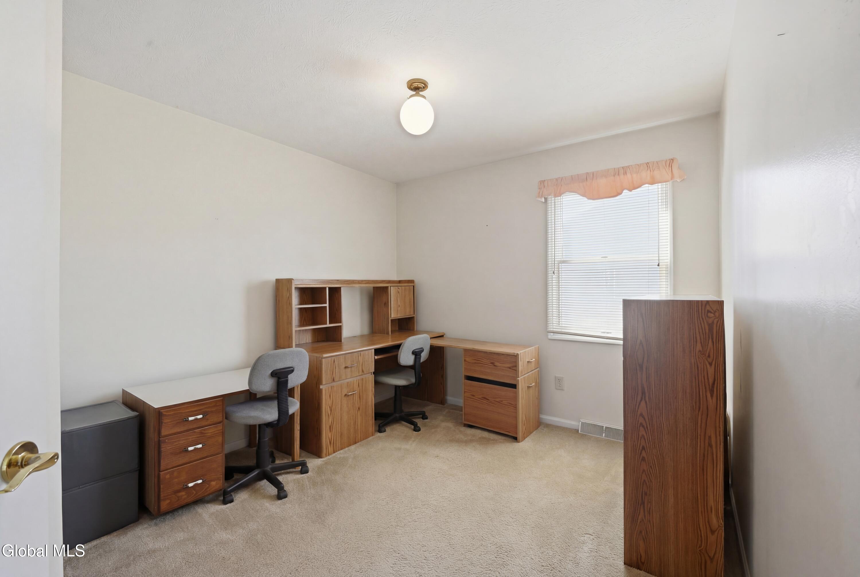 24 Squire Road Colonie, NY 12304 - Photo 23 of 45 23