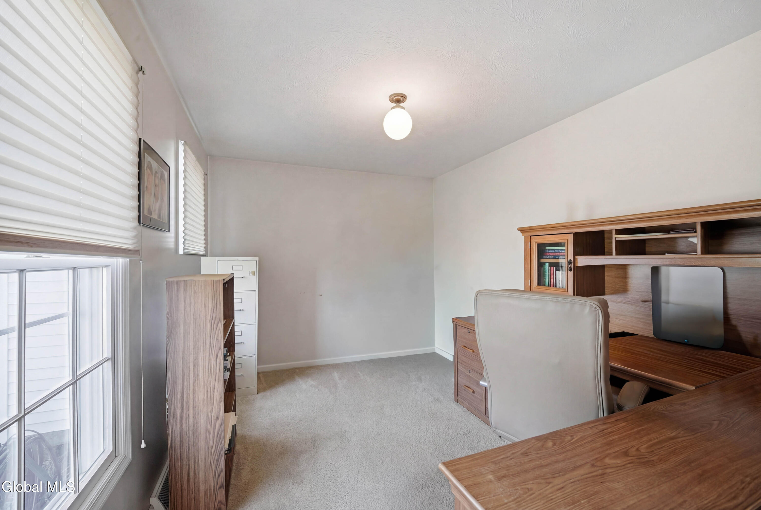 24 Squire Road Colonie, NY 12304 - Photo 5 of 45 5