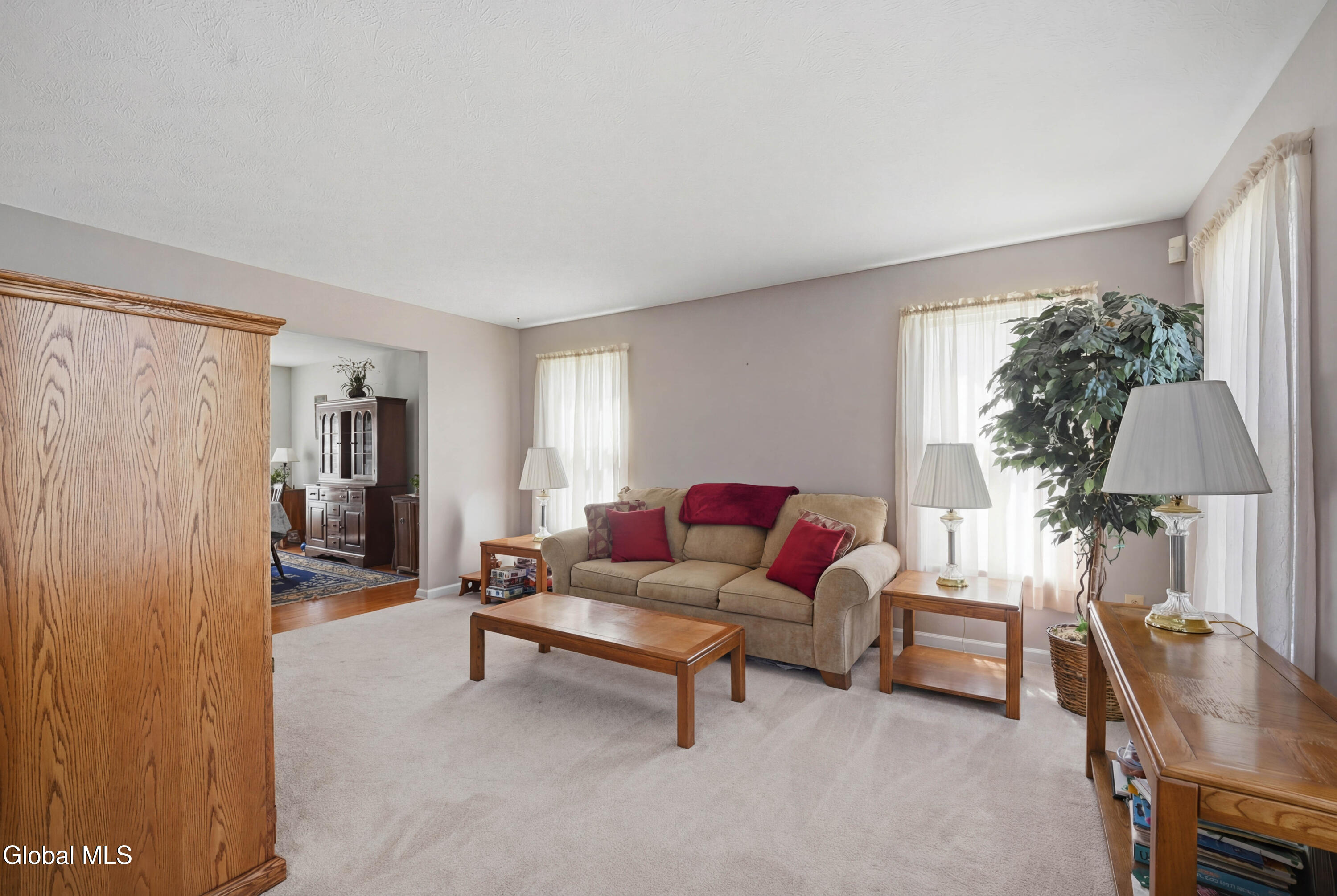 24 Squire Road Colonie, NY 12304 - Photo 6 of 45 6