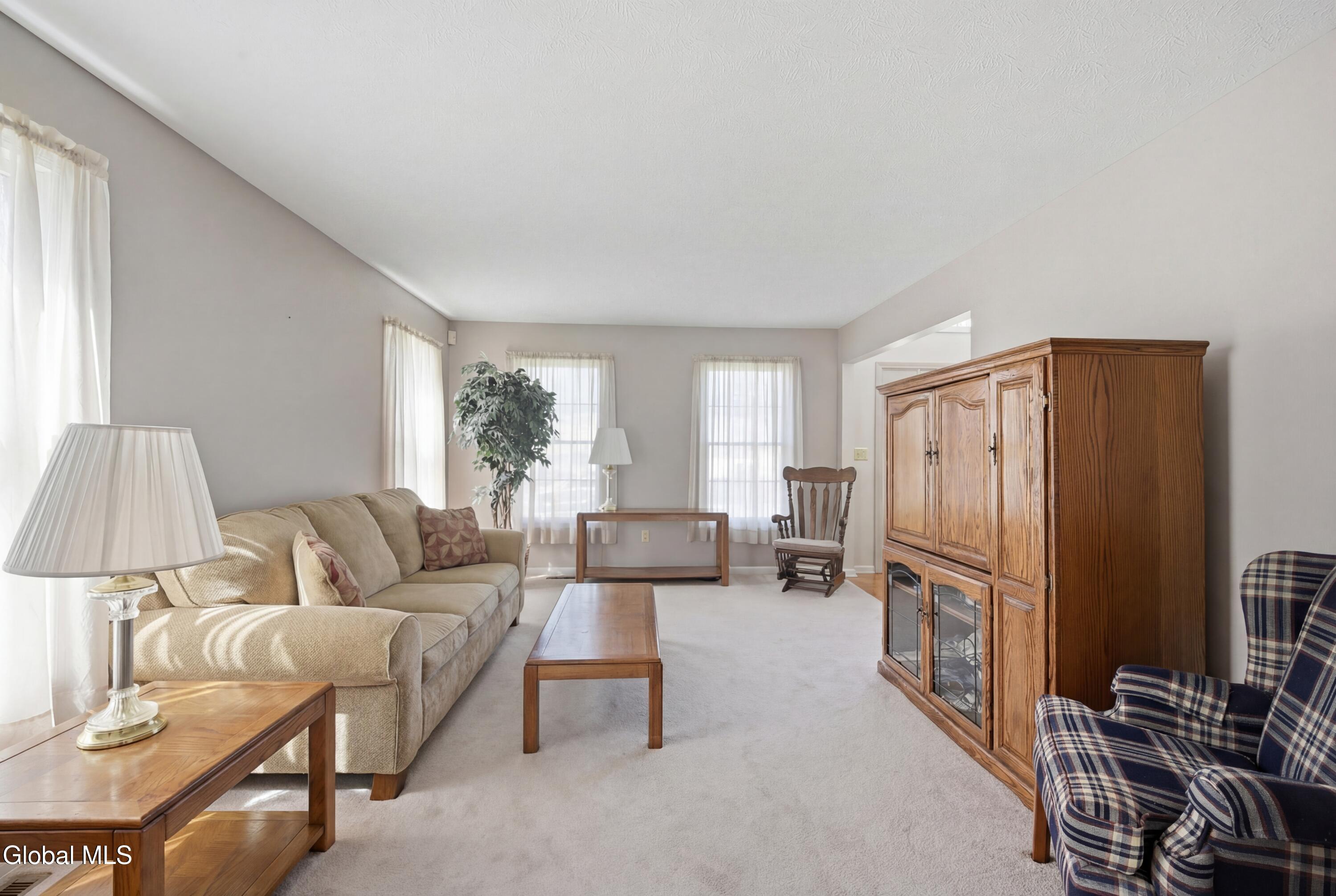 24 Squire Road Colonie, NY 12304 - Photo 8 of 45 8