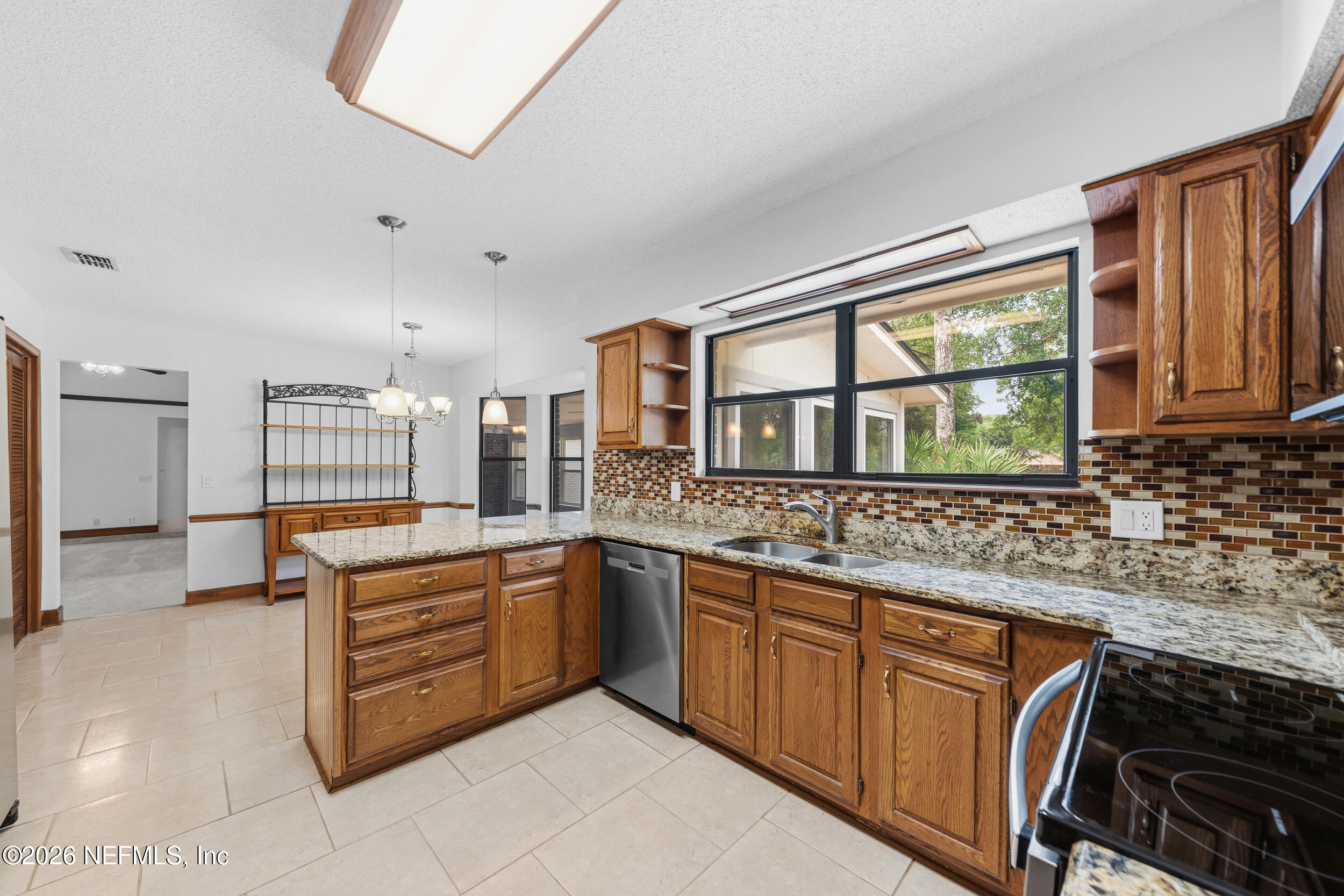 10428 Crystal Springs Road Jacksonville, FL 32221 - Photo 14 of 31 Granit & backsplash