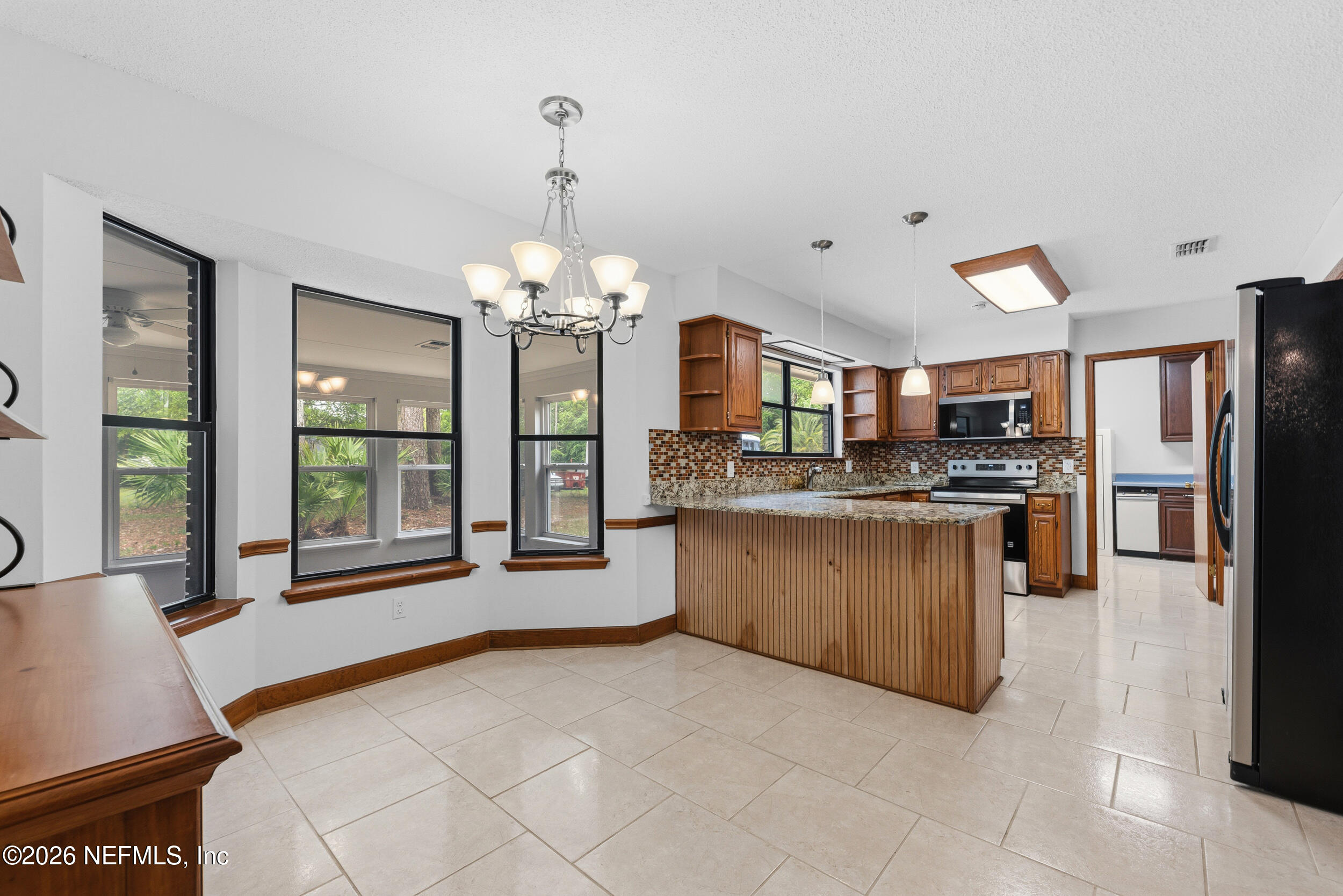 10428 Crystal Springs Road Jacksonville, FL 32221 - Photo 17 of 31 Lrg Bay & Eating Area