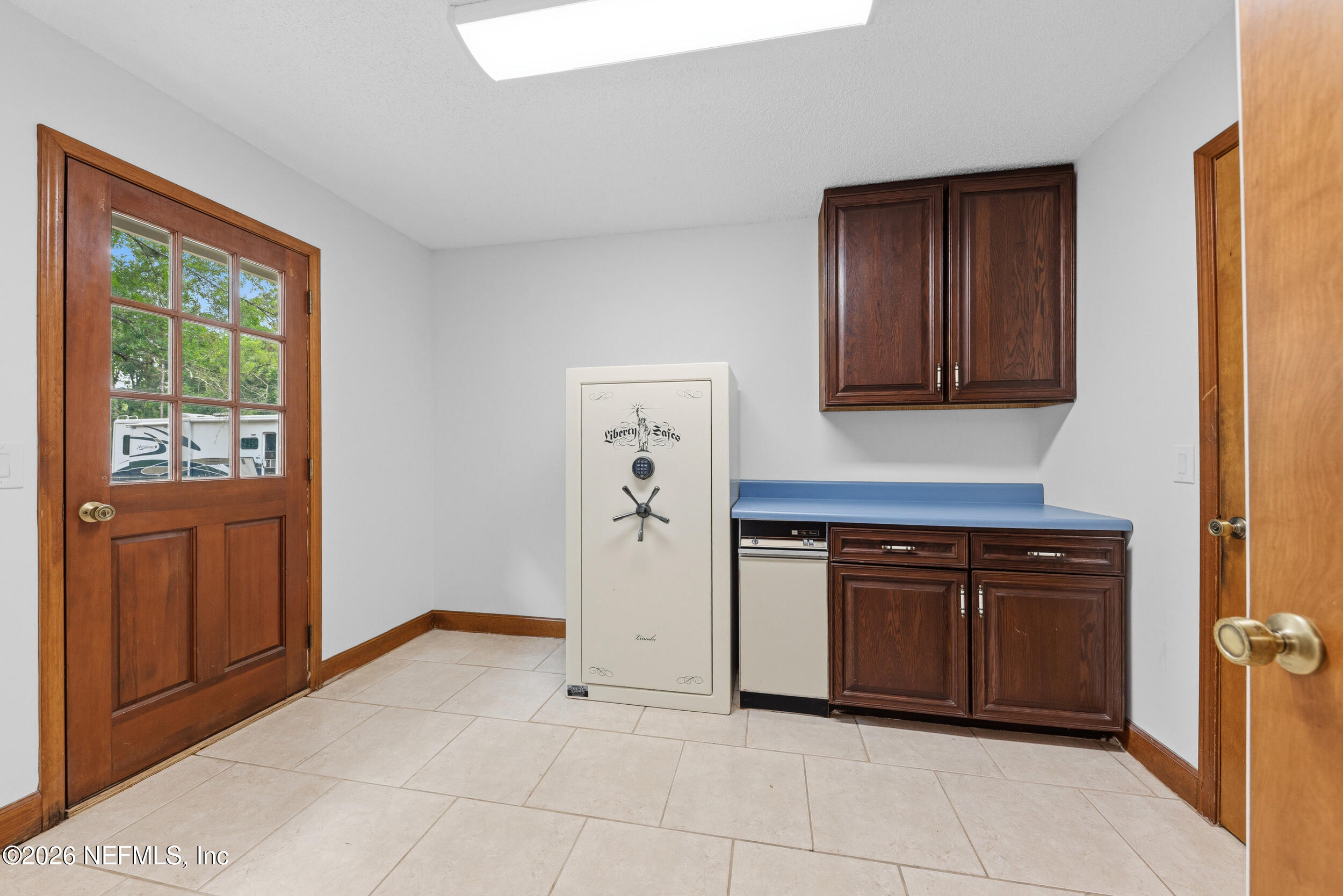 10428 Crystal Springs Road Jacksonville, FL 32221 - Photo 28 of 31 Mud & Laundry Rm