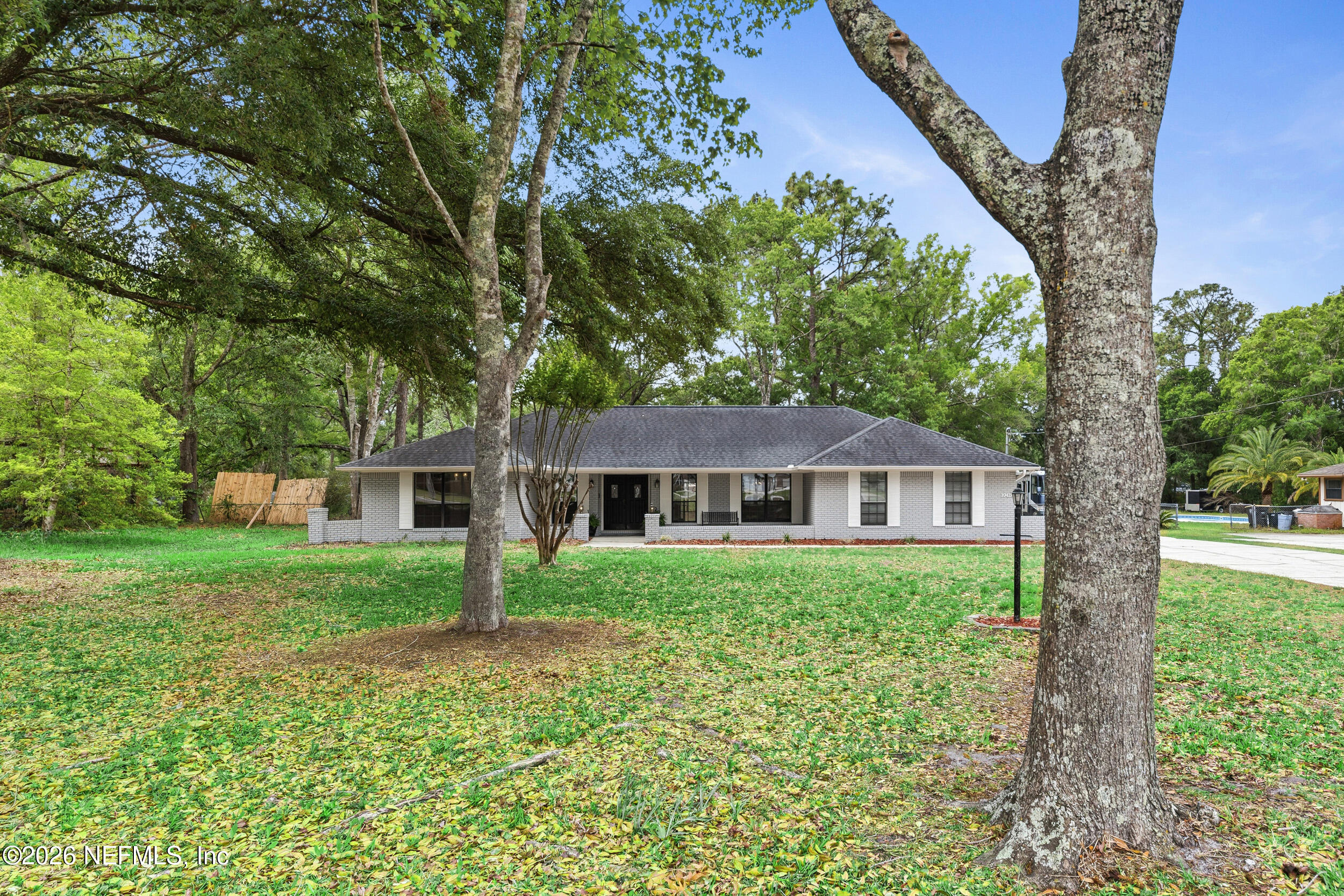 10428 Crystal Springs Road Jacksonville, FL 32221 - Photo 4 of 31 Great yard