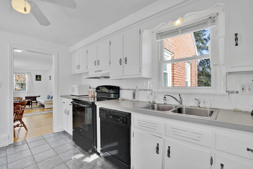 240 Morton Street West Springfield, MA 01089 - Photo 23 of 42