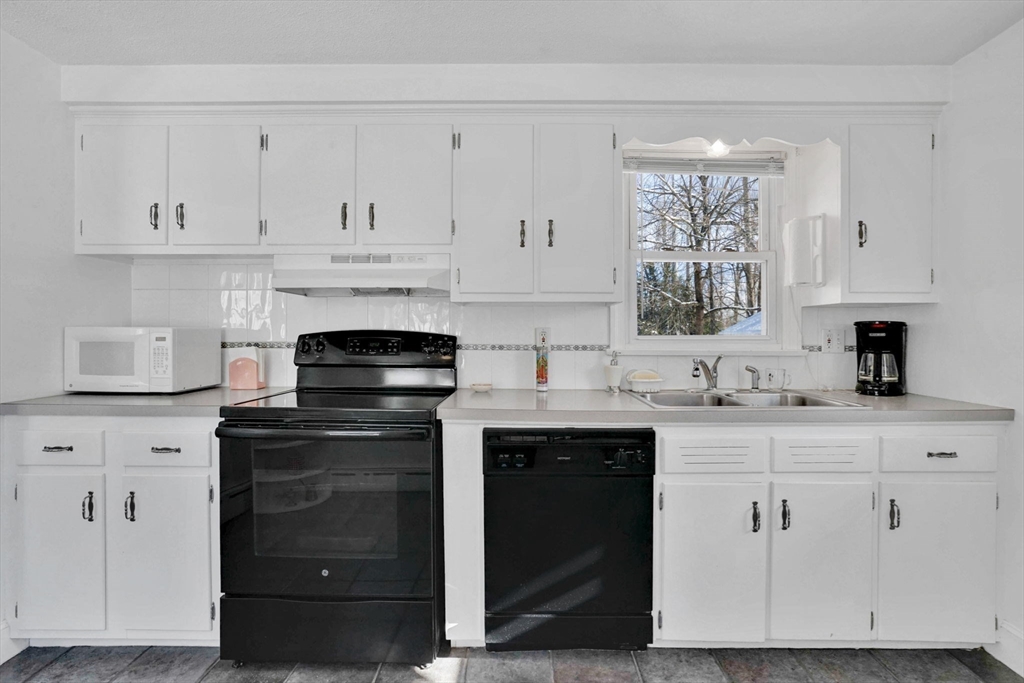 240 Morton Street West Springfield, MA 01089 - Photo 25 of 42