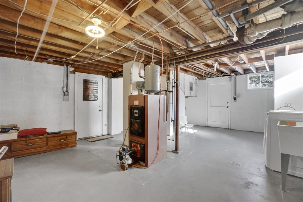 240 Morton Street West Springfield, MA 01089 - Photo 34 of 42