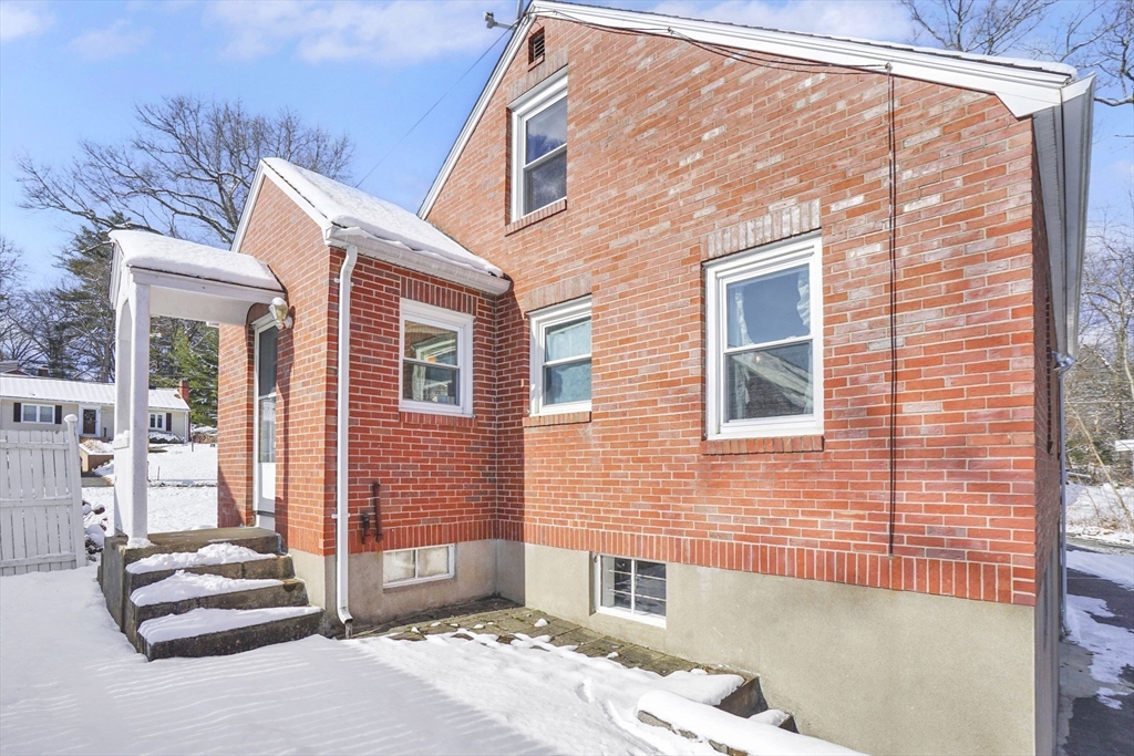 240 Morton Street West Springfield, MA 01089 - Photo 8 of 42