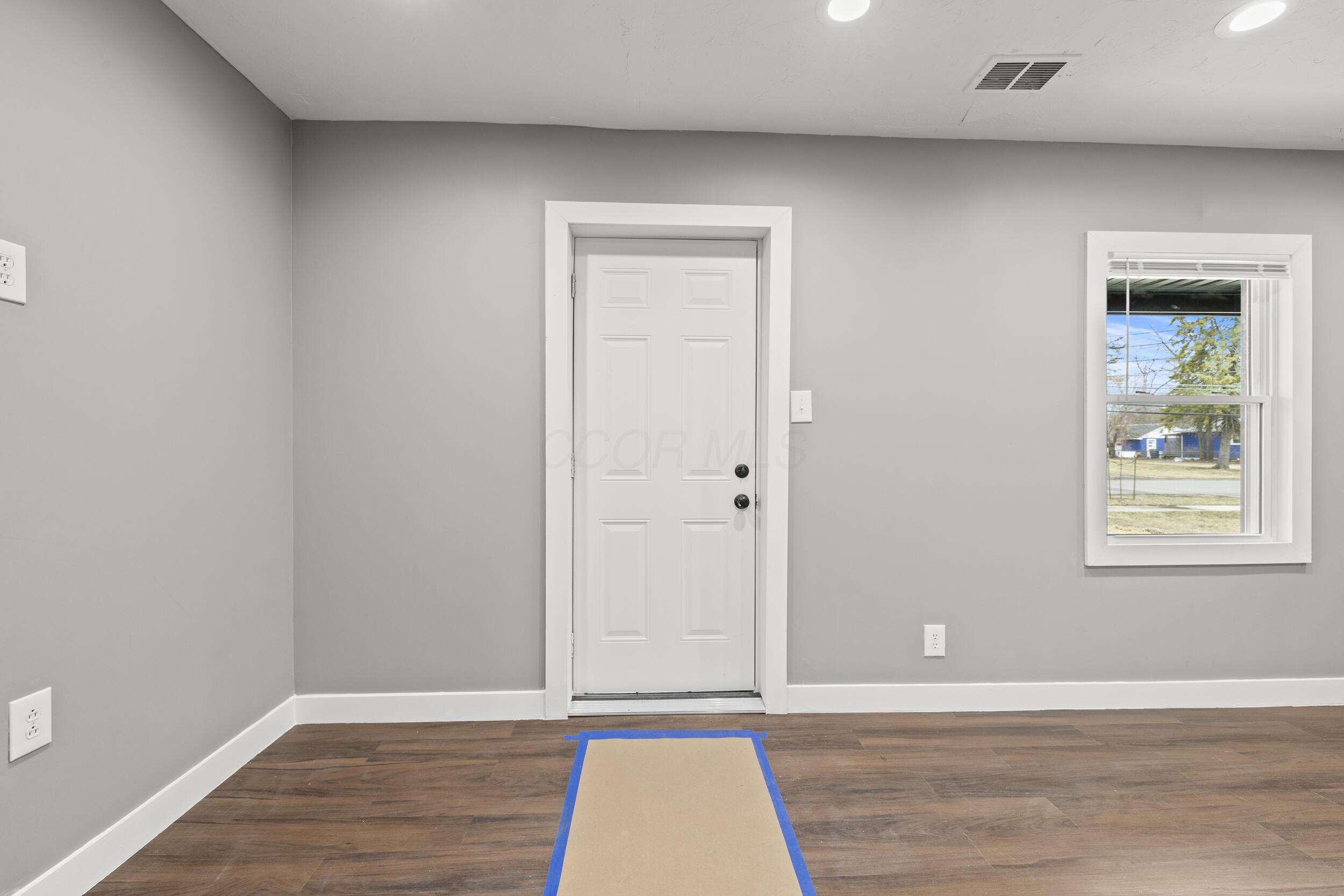 1257 Moler Road Columbus, OH 43207 - Photo 6 of 19 6_entry
