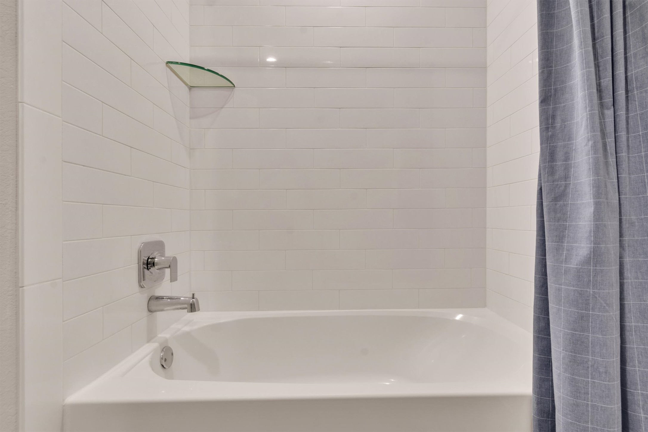 1008 Tipton Street Georgetown, TX 78633 - Photo 24 of 38 Hall Bath (Bath 2)