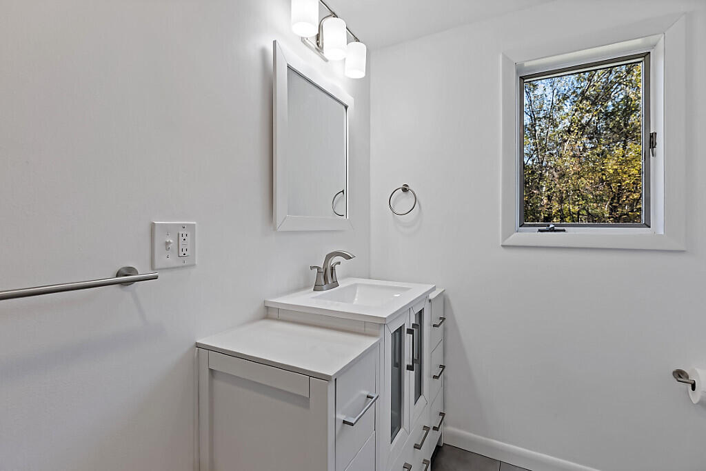 472 Dunn Road Belgrade, ME 04917 - Photo 21 of 85 46_BP5A0460_DxO_mls