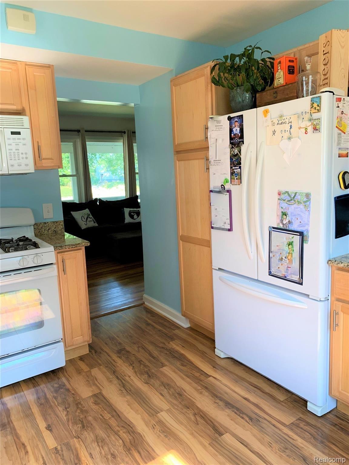 3017 Miller Road Flint, MI 48503 - Photo 10 of 20 Kitchen