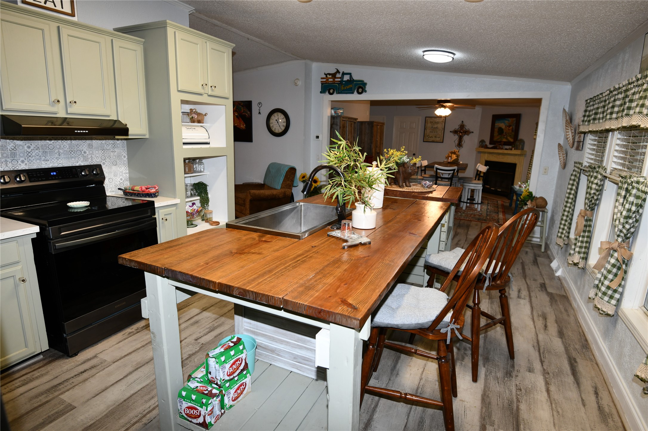 101 Pinewood Drive Shepherd, TX 77371 - Photo 12 of 37 Kitchen/Breakfast Area