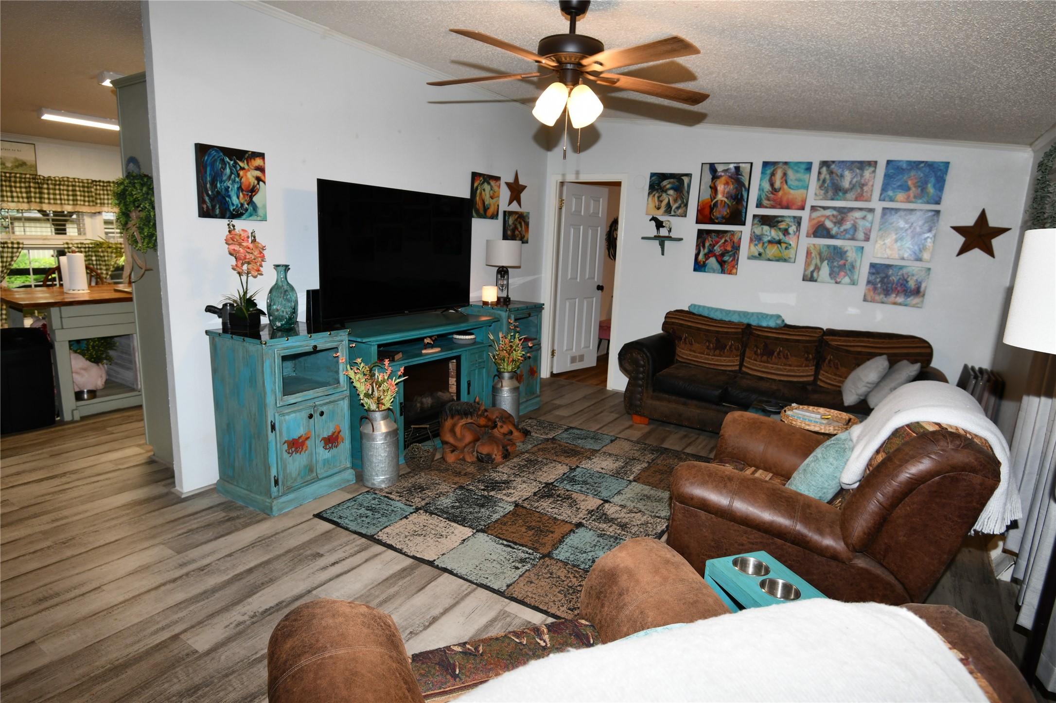 101 Pinewood Drive Shepherd, TX 77371 - Photo 15 of 37 Family Room