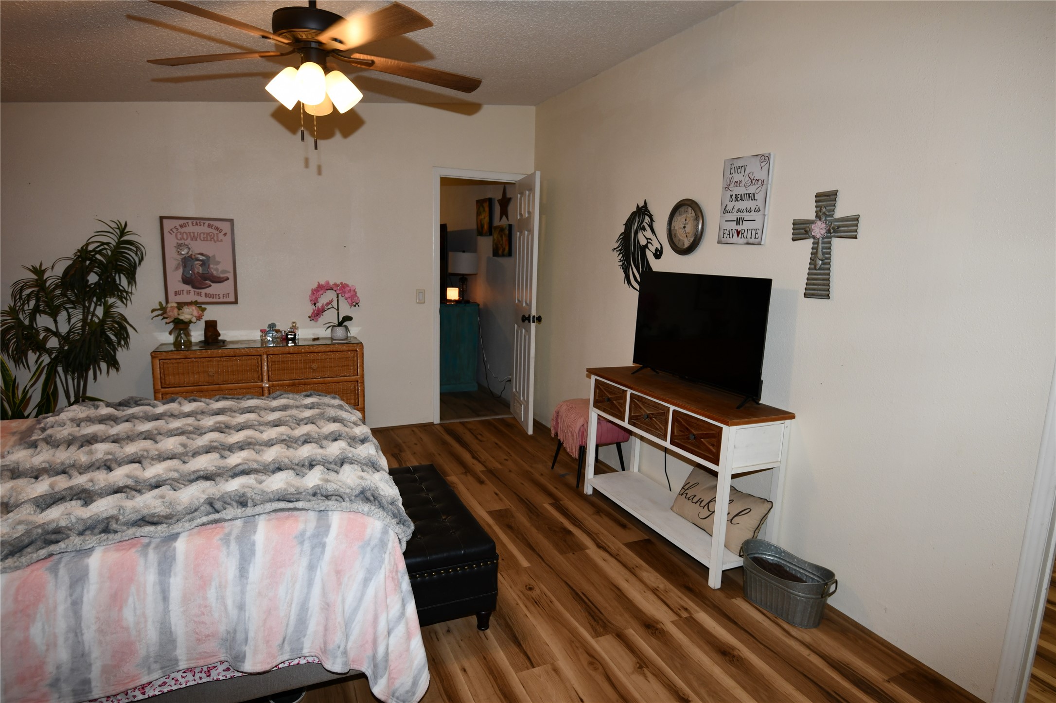 101 Pinewood Drive Shepherd, TX 77371 - Photo 19 of 37 Primary Bedroom