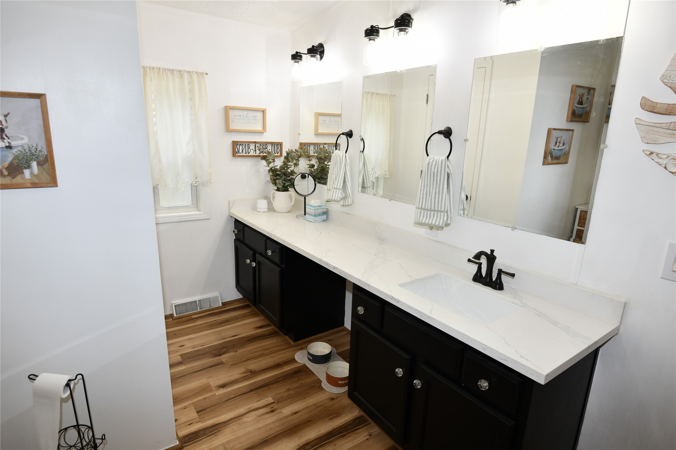 101 Pinewood Drive Shepherd, TX 77371 - Photo 22 of 37 Primary Bathroom