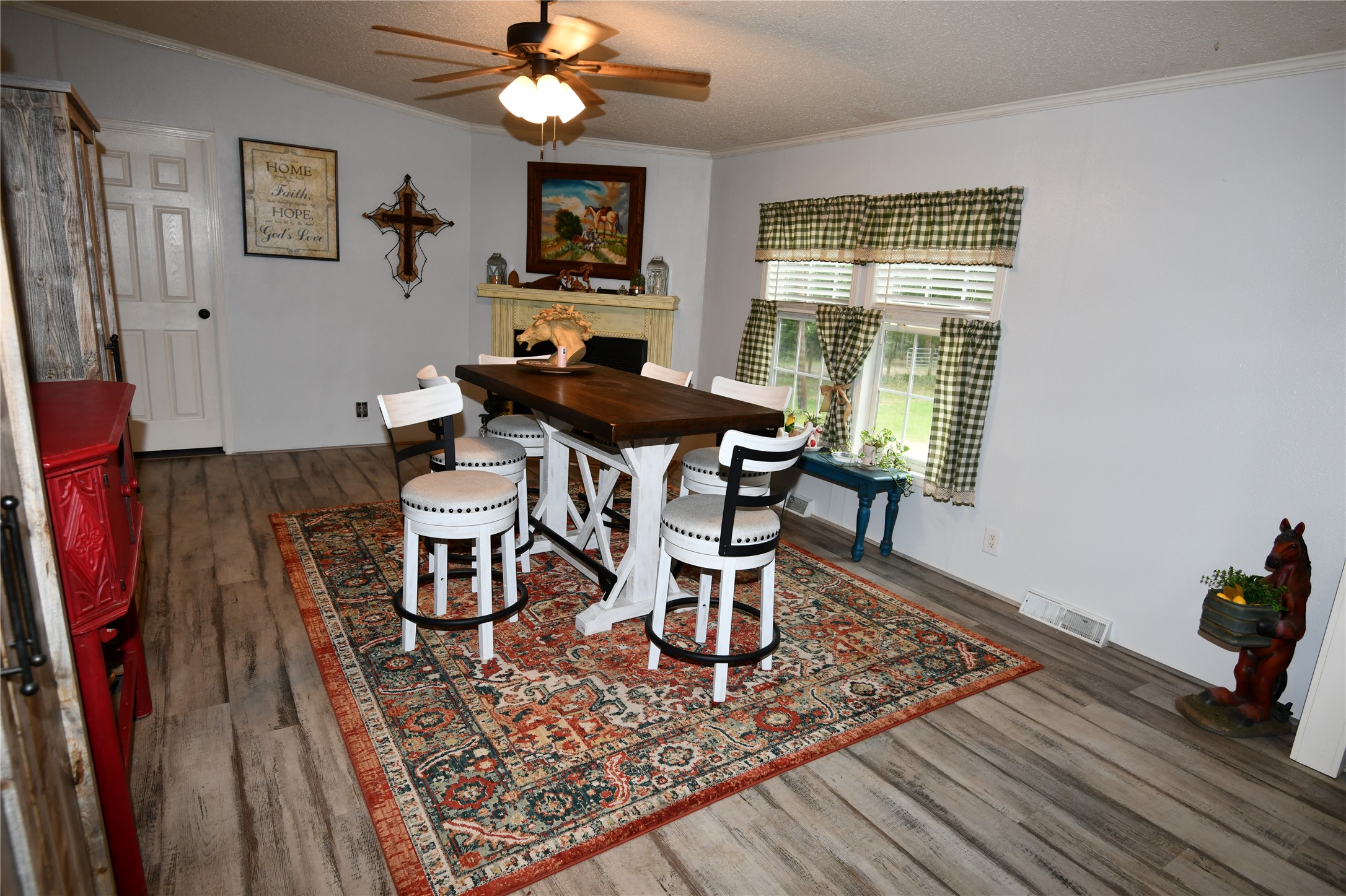 101 Pinewood Drive Shepherd, TX 77371 - Photo 9 of 37 Dining Room