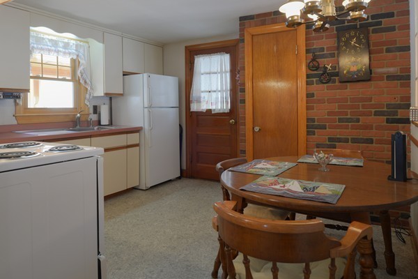 3 Reynolds Road Peabody, MA 01960 - Photo 8 of 25 Gallery Image 8