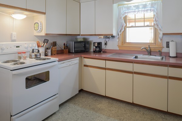3 Reynolds Road Peabody, MA 01960 - Photo 9 of 25 Gallery Image 9