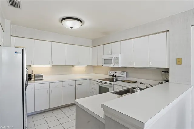 $9,950 | 6865 San Marino Drive, Unit 301B, Naples, FL 34108