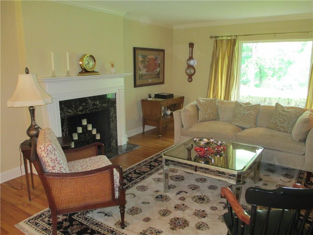 115 West Chapel Ridge Road Pittsburgh, PA 15238 - Photo 4 of 21 Living Room