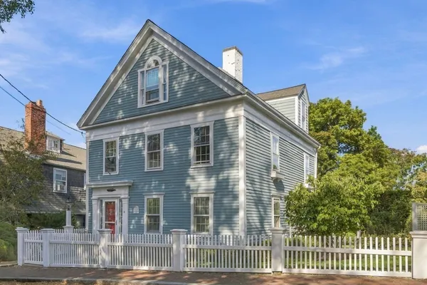 $2,200,000 | 4 Washington Square, Marblehead, MA 01945