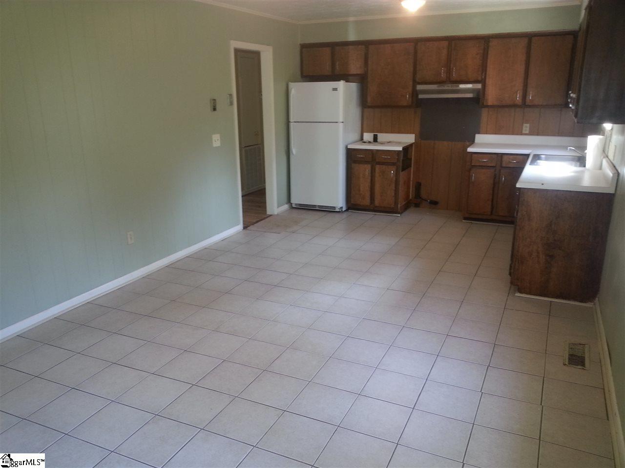 110 Crestfield Road Greenville, SC 29605 - Photo 5 of 13 Gallery Image 5