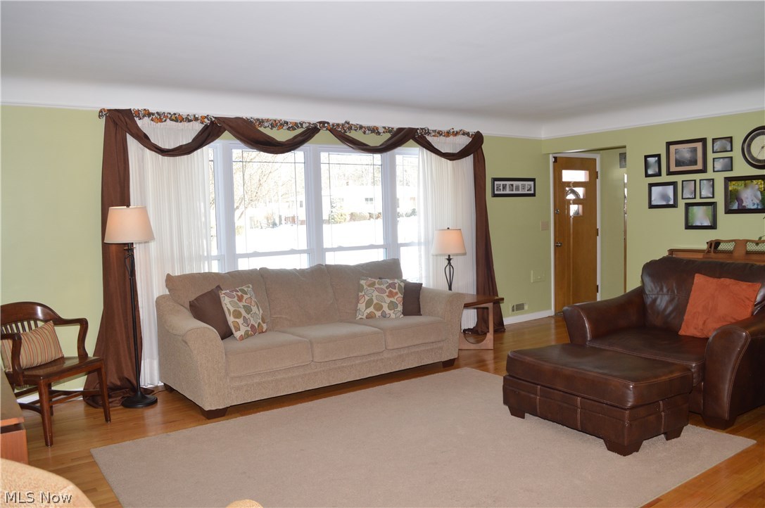 7698 Ragall Parkway Cleveland, OH 44130 - Photo 3 of 27 Gallery Image 3