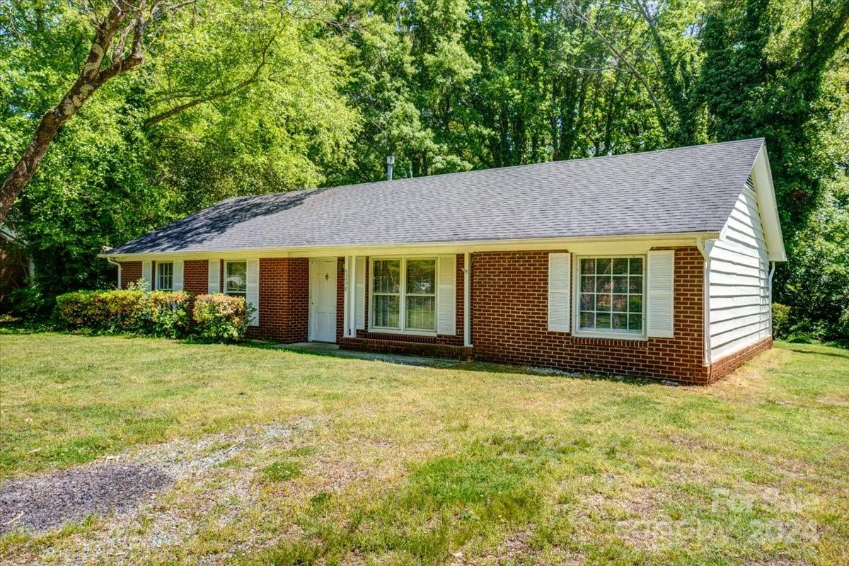5238 Ruth Drive Charlotte, NC 28215 - Photo 3 of 25 Gallery Image 3