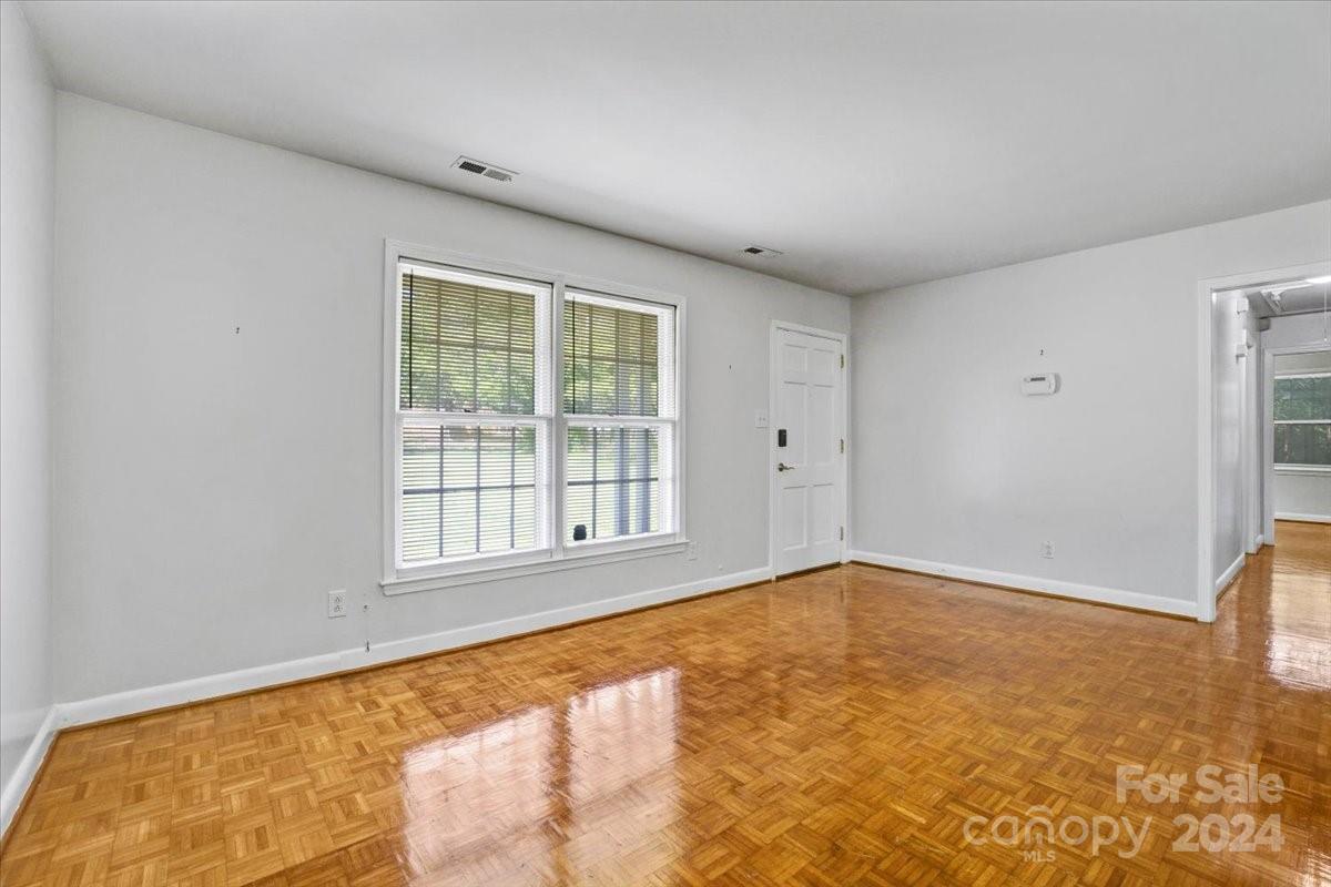5238 Ruth Drive Charlotte, NC 28215 - Photo 4 of 25 Gallery Image 4