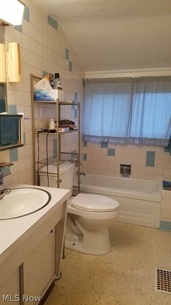 1761 Avalon Road Cleveland, OH 44112 - Photo 24 of 29 Second floor bathroom