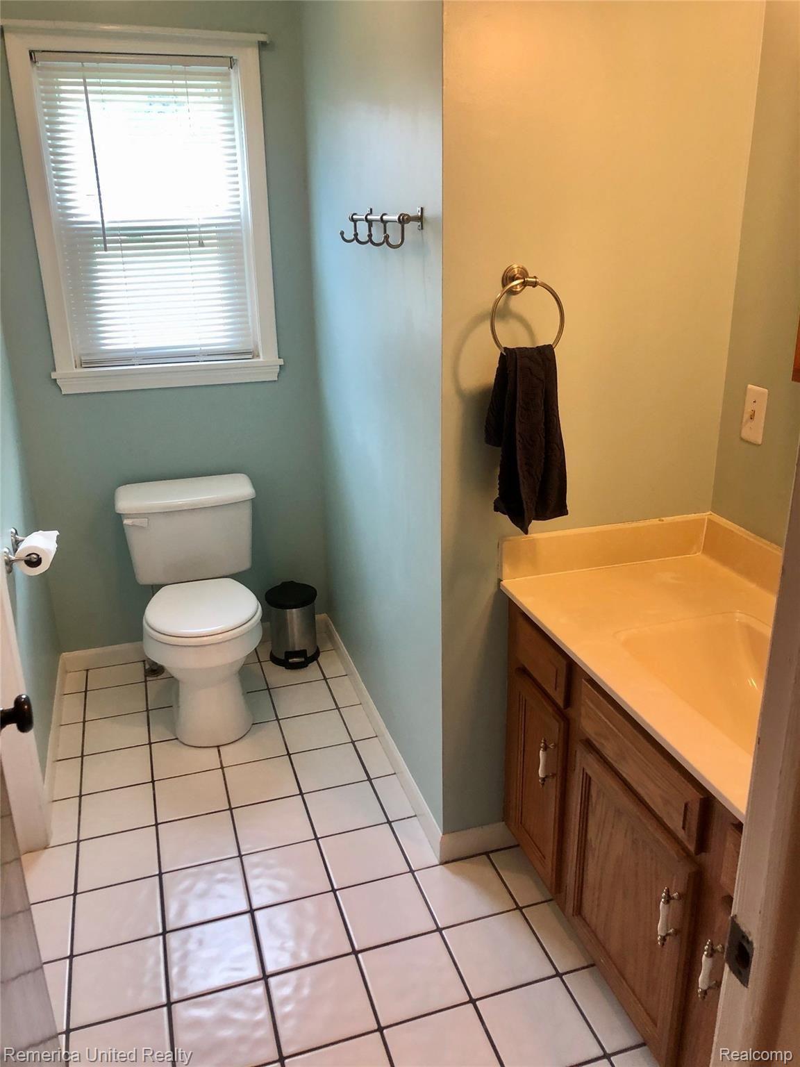 1037 Peavy Road Howell, MI 48843 - Photo 16 of 20 1D62DE67-1A69-4366-8F9F-33DB9257CE26.jpeg
