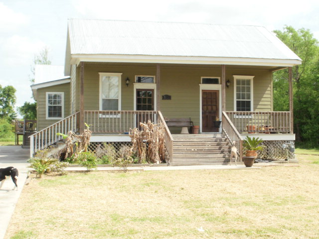 527 Hackberry Street Raceland, LA 70394 - Photo 1 of 1