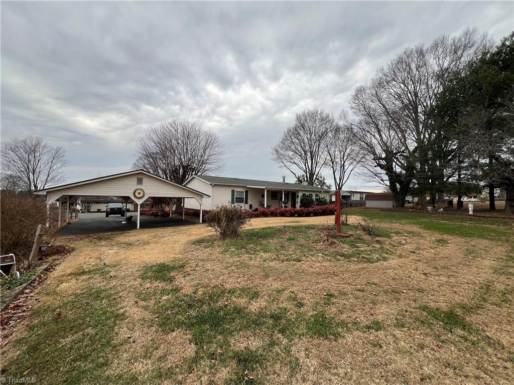 131 Sheraton Court King, NC 27021 - Photo 4 of 35