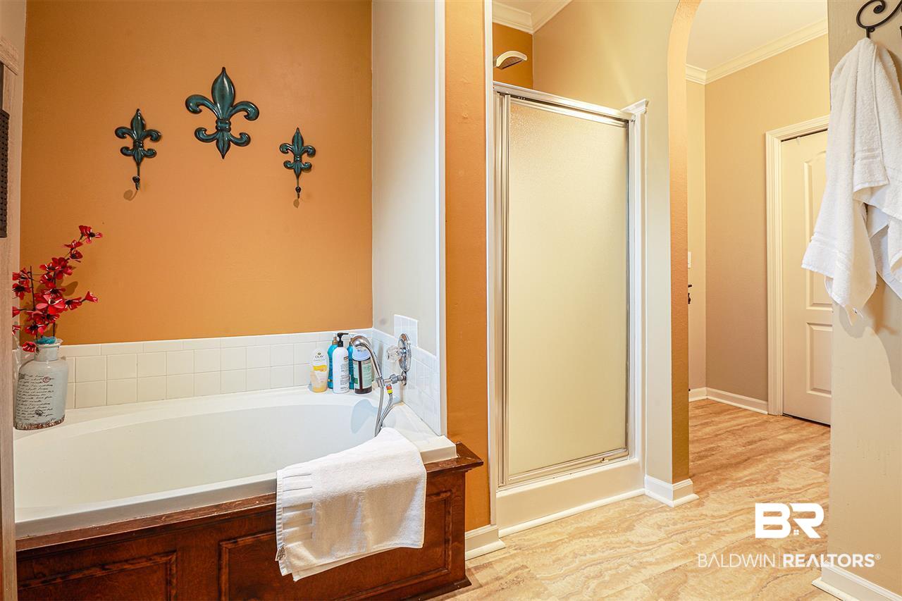 172 Lakeview Loop Daphne, AL 36526 - Photo 22 of 33 Master Bathroom
