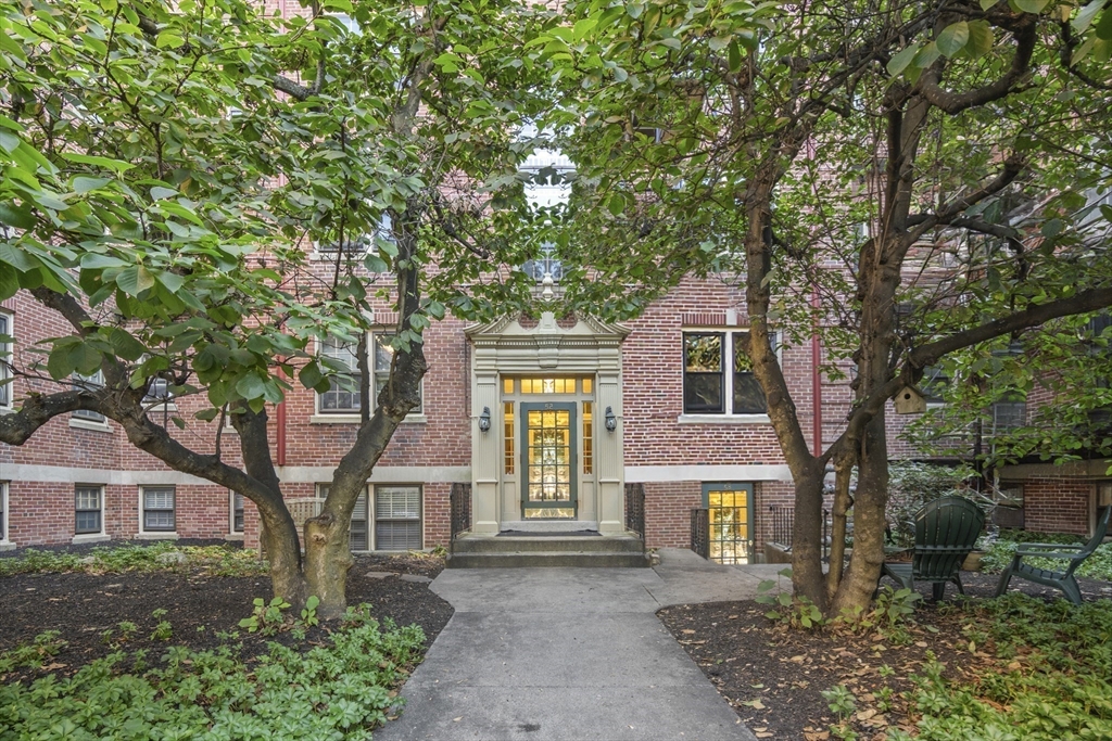 58 Elm Street, Unit 1 Worcester, MA 01609 - Photo 3 of 37