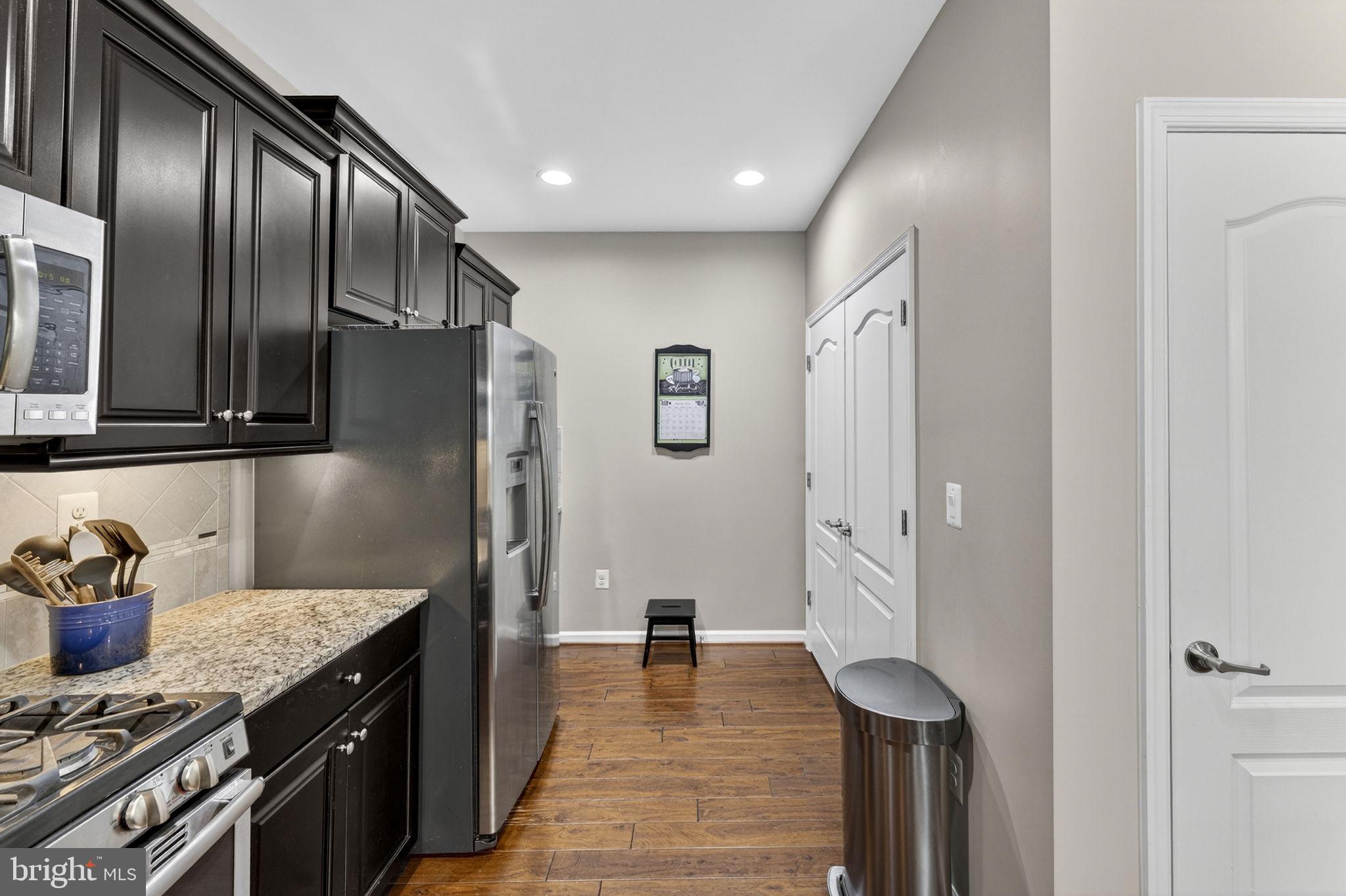 42558 Sunset Ridge Square Ashburn, VA 20148 - Photo 19 of 51 a kitchen with stainless steel appliances granite countertop a refrigerator and a stove