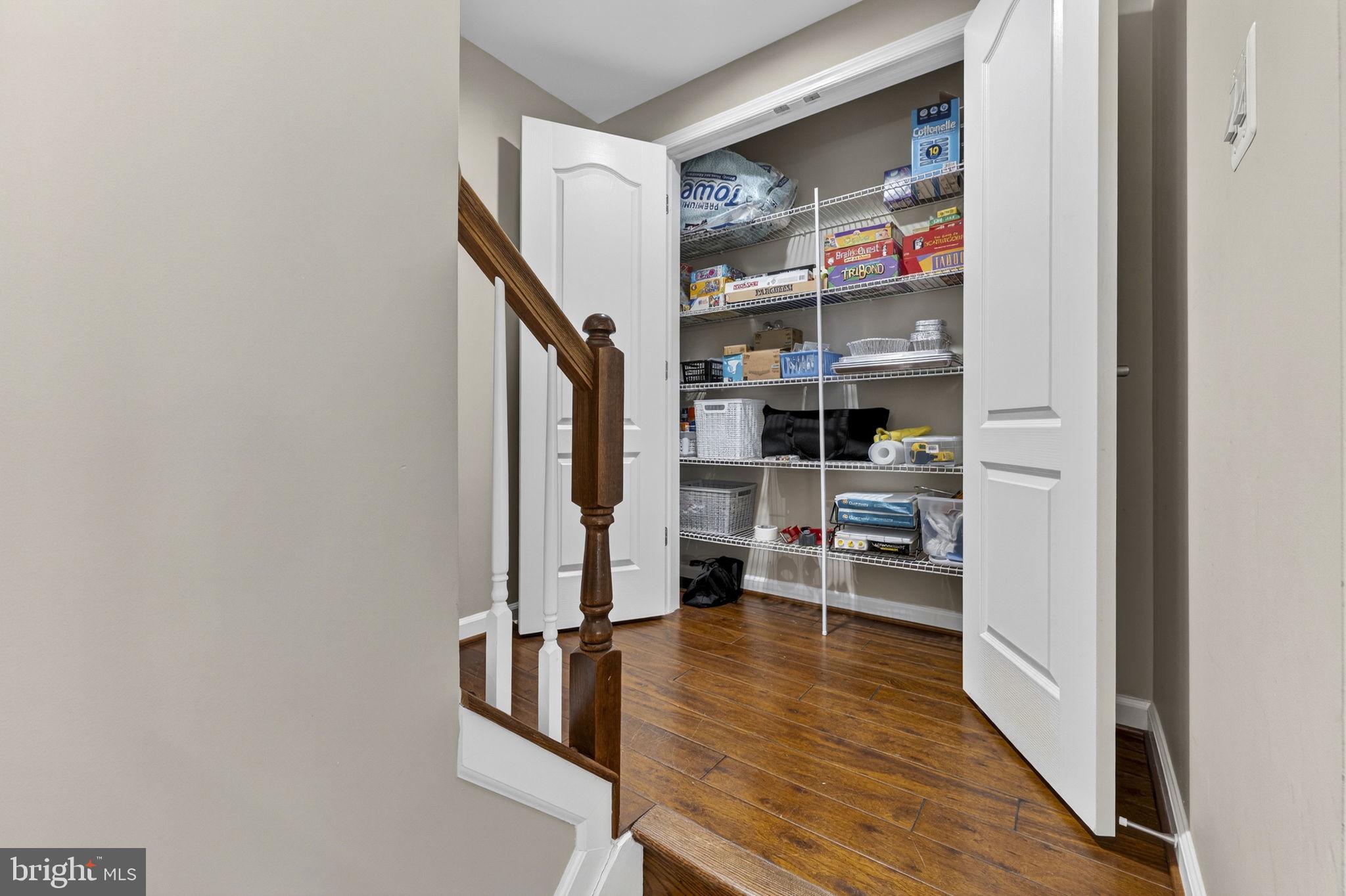42558 Sunset Ridge Square Ashburn, VA 20148 - Photo 32 of 51 a living room with furniture and a book shelf