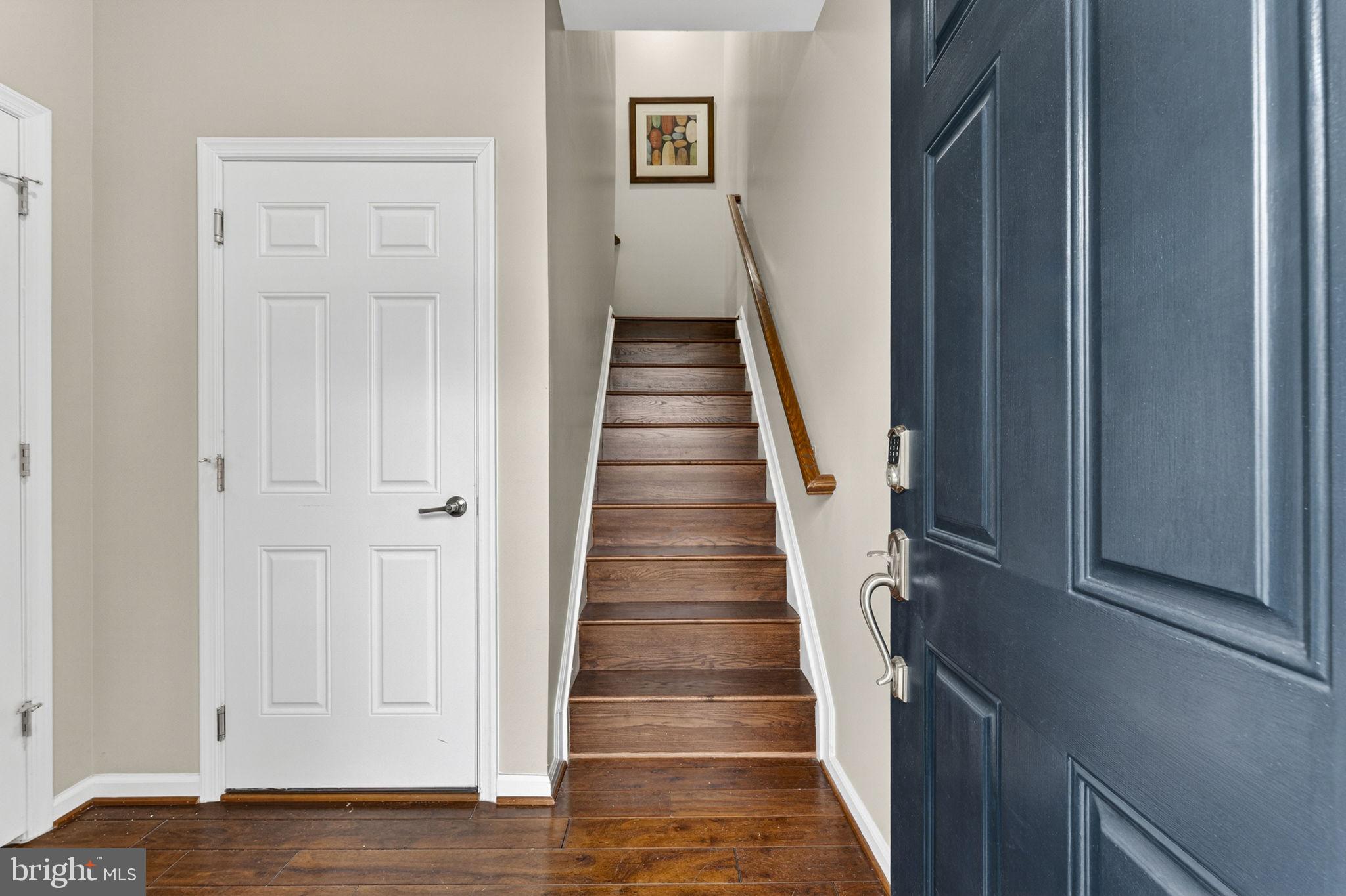 42558 Sunset Ridge Square Ashburn, VA 20148 - Photo 7 of 51 a view of entryway