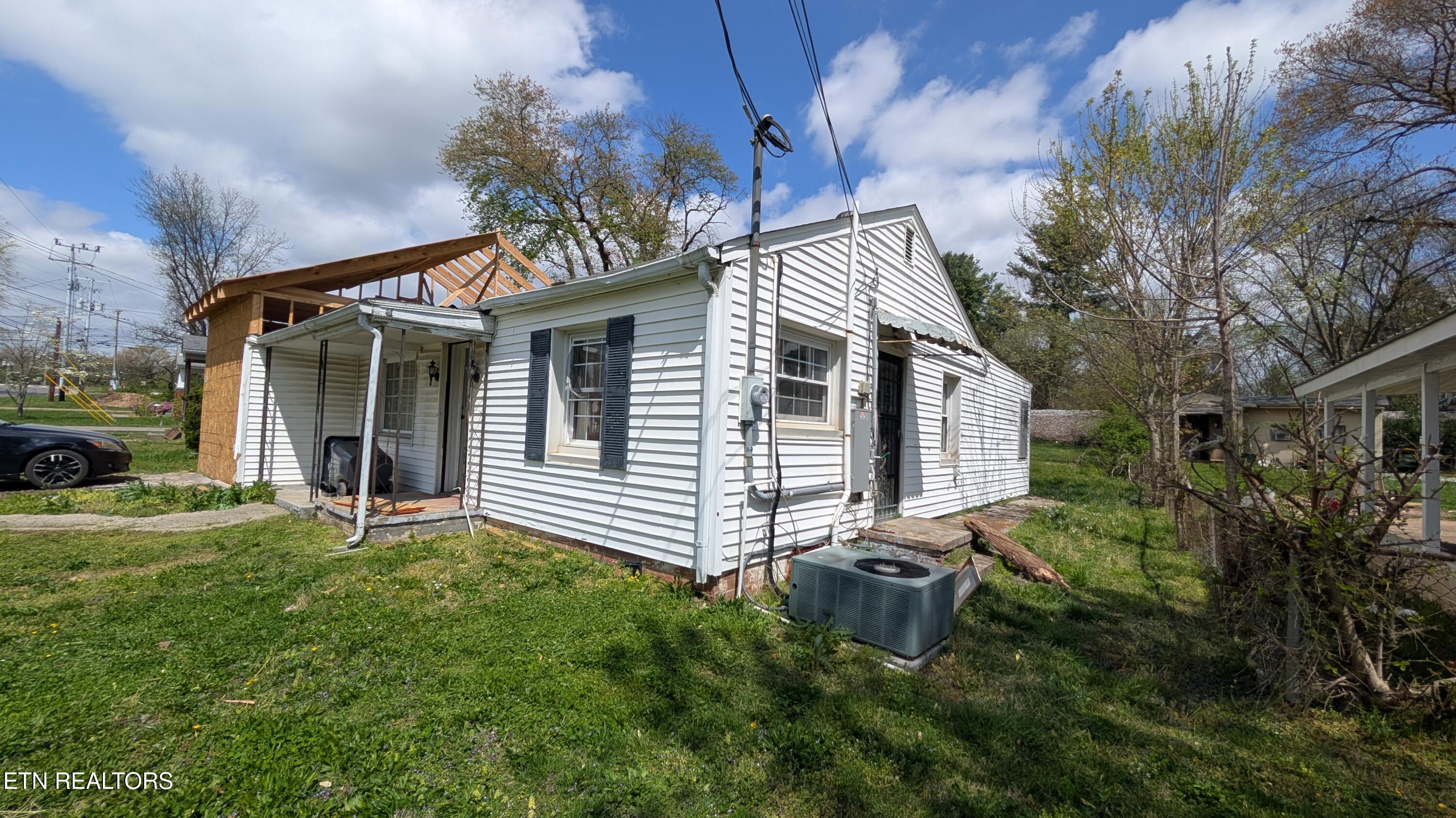 Front Exterior 5110 Fennel Rd