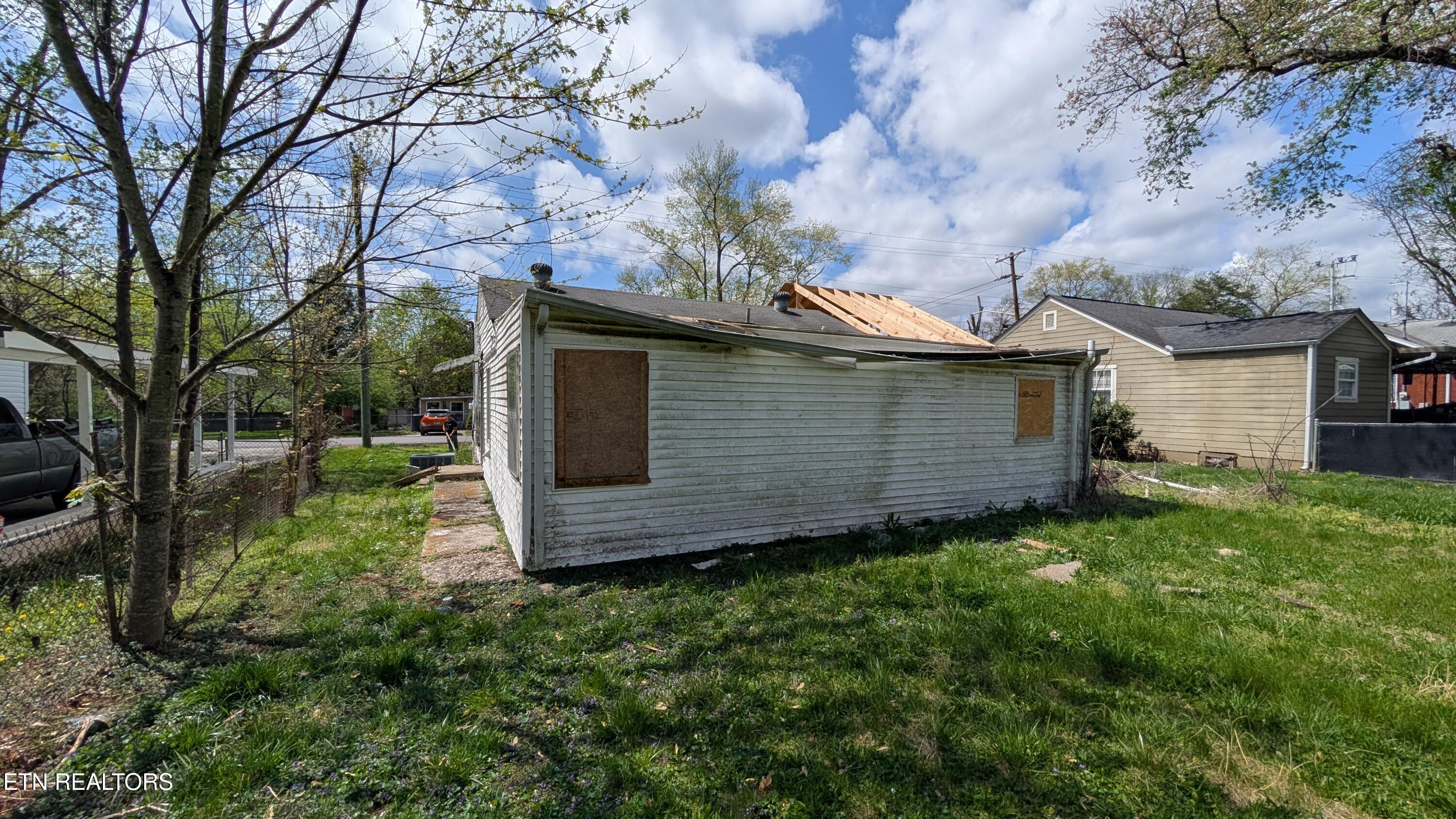 5110 Fennel Road Knoxville, TN 37912 - Photo 4 of 14 Expansive Back Yard