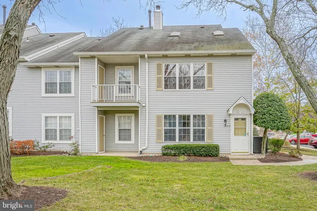 $300,000 | 208B Sedgefield Drive, Mount Laurel, NJ 08054