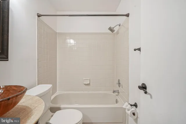 $300,000 | 208B Sedgefield Drive, Mount Laurel, NJ 08054