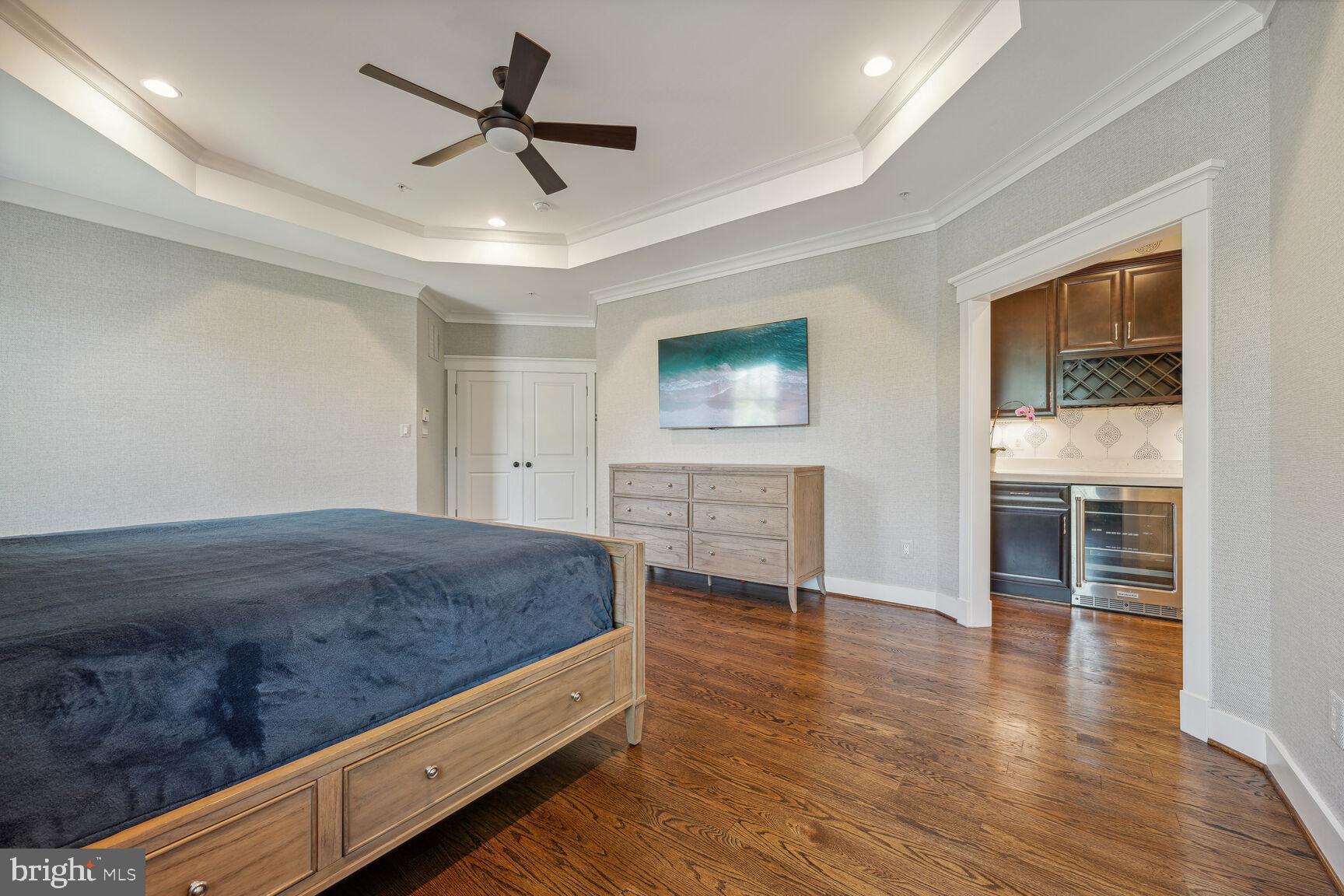 7708 Massena Road Bethesda, MD 20817 - Photo 28 of 78 Owner's suite w/tray ceilings