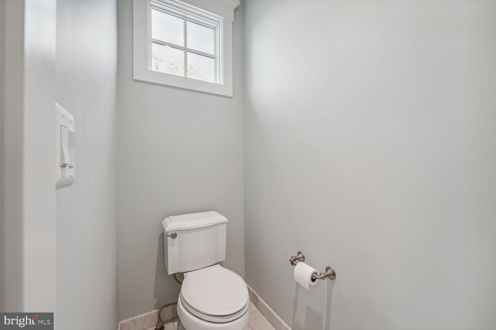 7708 Massena Road Bethesda, MD 20817 - Photo 33 of 78 Water closet in owner's suite