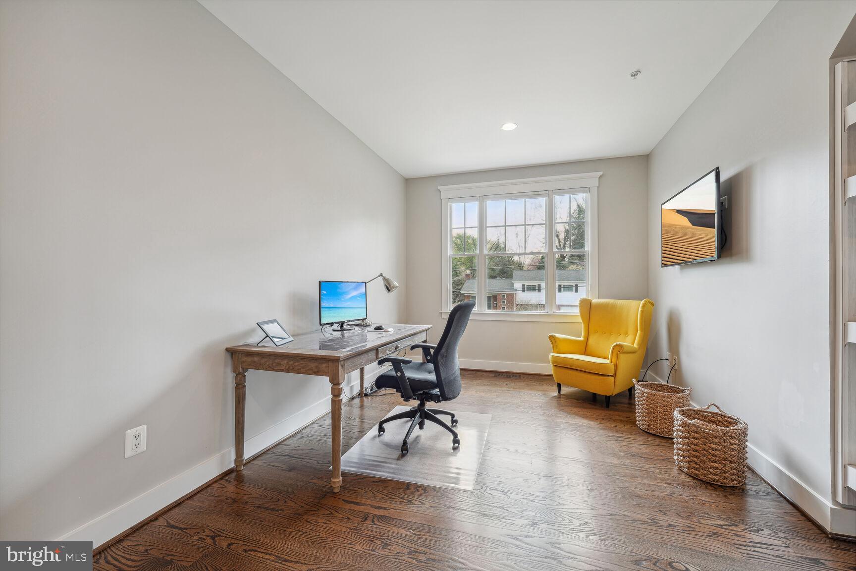 7708 Massena Road Bethesda, MD 20817 - Photo 47 of 78 Upstairs lounge area