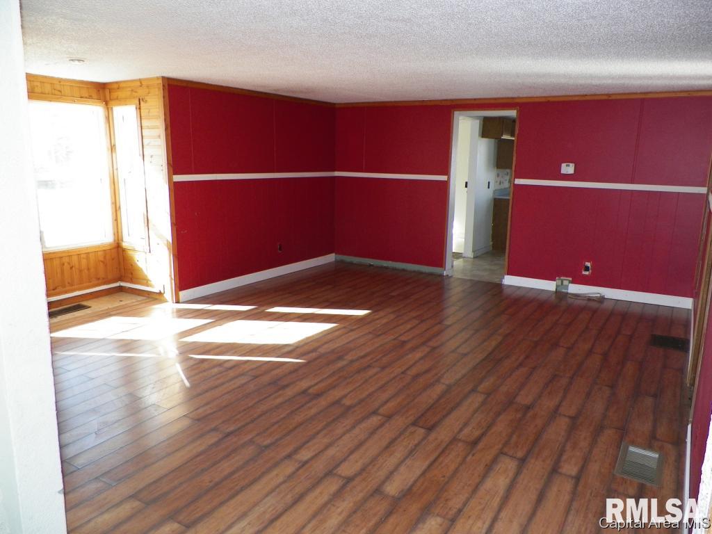 214 North Main Street Rio, IL 61472 - Photo 4 of 10 Gallery Image 4